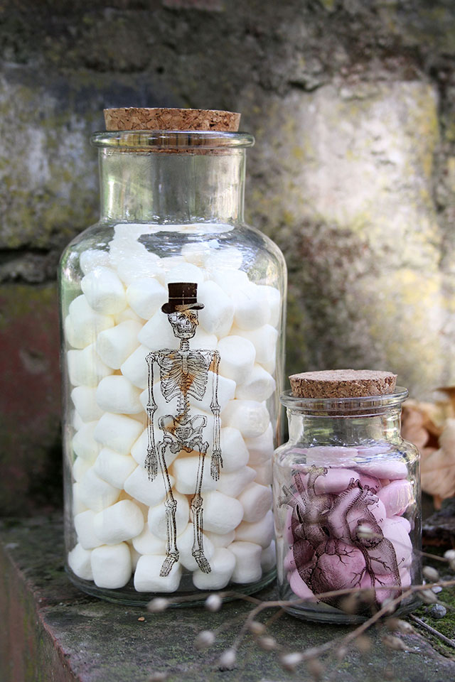 DIY_Anleitung: Apothekerflaschen mit grusel Motiven. Tolle Halloween Deko!